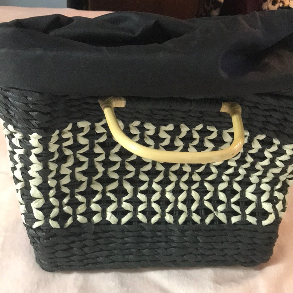 MIZTRQUE Black and Tan straw bag with a deep black covering